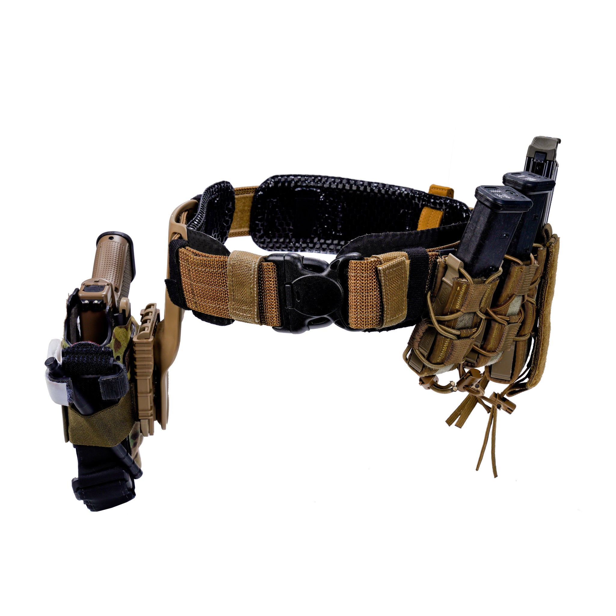 Close-up of ICEVENTS® Classic pad mounted on a duty belt demonstrating low-profile contouring, integrated slits, and OneWrap mounting tape in tactical use.