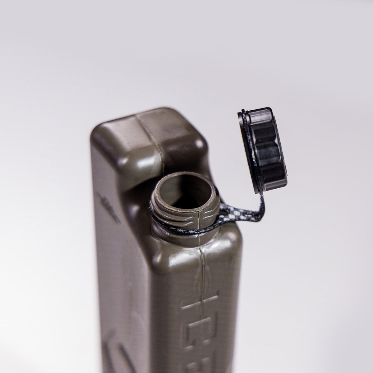 Bottom view of Closed Cap showing 28-410 screw thread